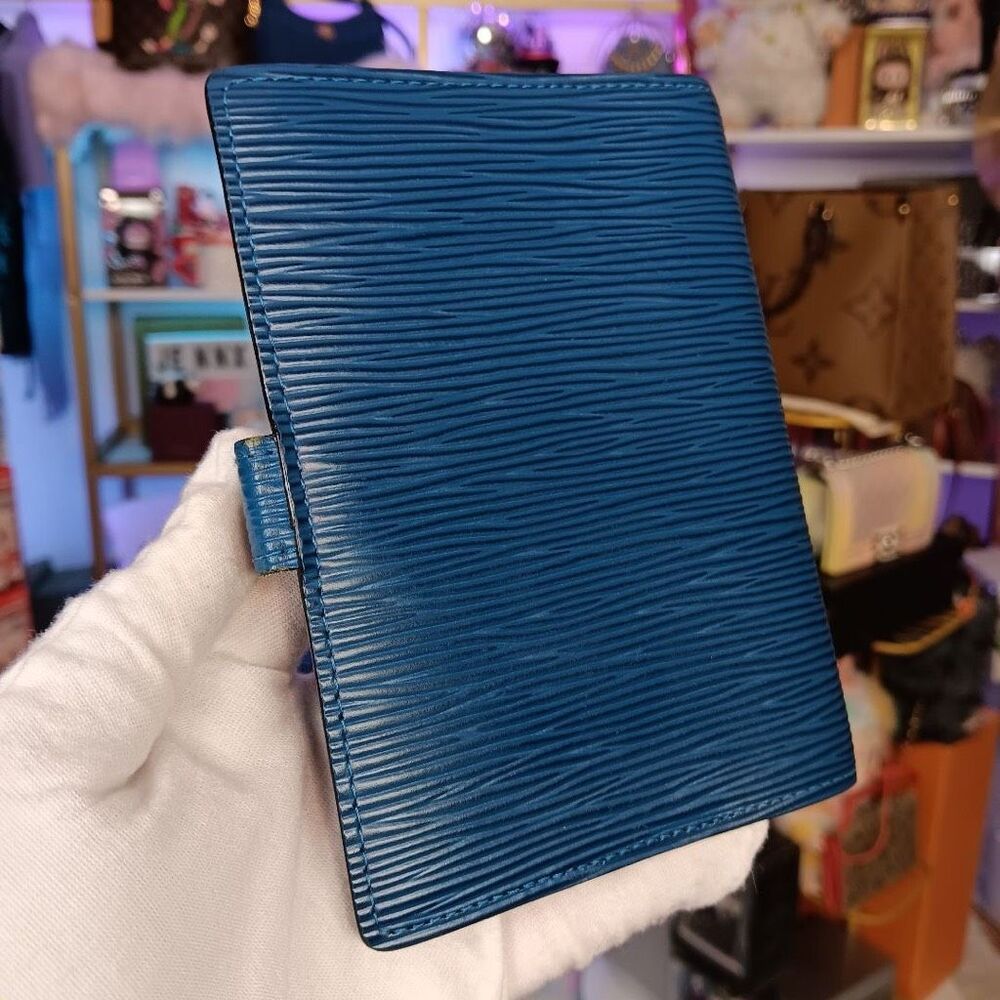 Louis Vuitton Blue Epi Leather PM Size Agenda Passport Holder - Picture 4 of 8